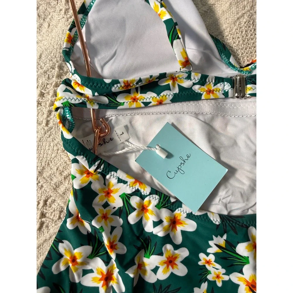 Cupshe Green Daisy Cutout OnePiece Swimsuit Sexy Backless Floral Beach‎ Bodysuit